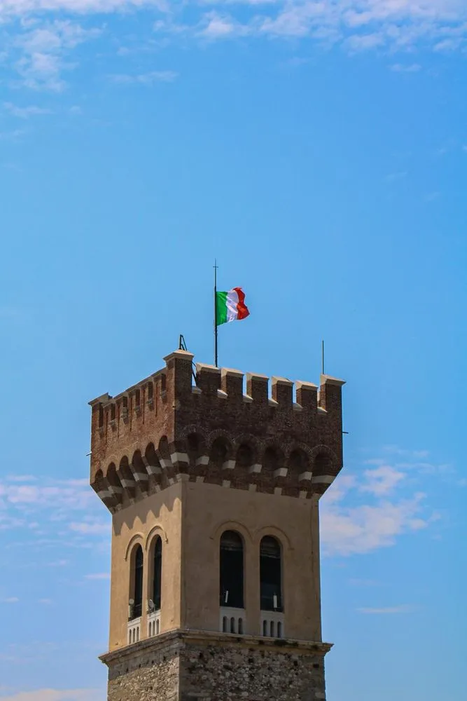 Timeless Views of an Italian Castle — image 1